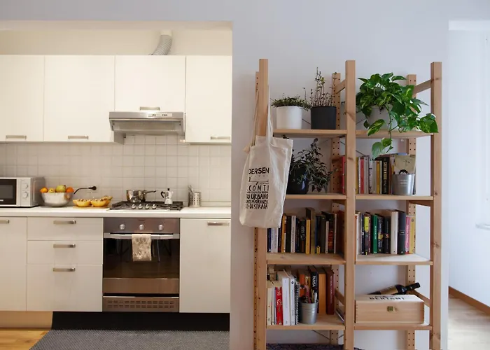 Apartment Center Apartment: Modern Rooftop Terrace Near Cinque Terre Station La Spezia