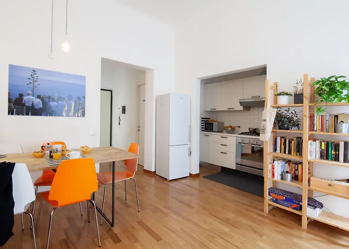 Center Apartment: Modern Rooftop Terrace Near Cinque Terre Station *