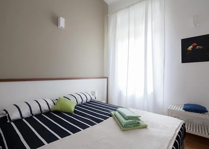 Apartment Center Apartment: Modern Rooftop Terrace Near Cinque Terre Station *