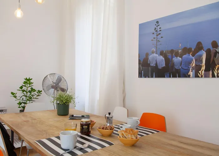 Center Apartment: Modern Rooftop Terrace Near Cinque Terre Station *