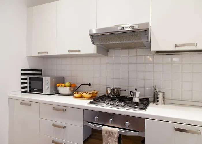 Center Apartment: Modern Rooftop Terrace Near Cinque Terre Station La Spezia