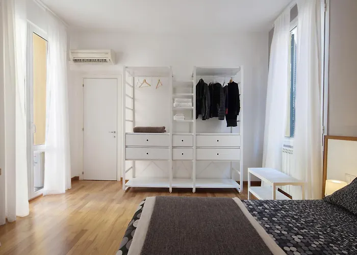 Apartment Center Apartment: Modern Rooftop Terrace Near Cinque Terre Station La Spezia