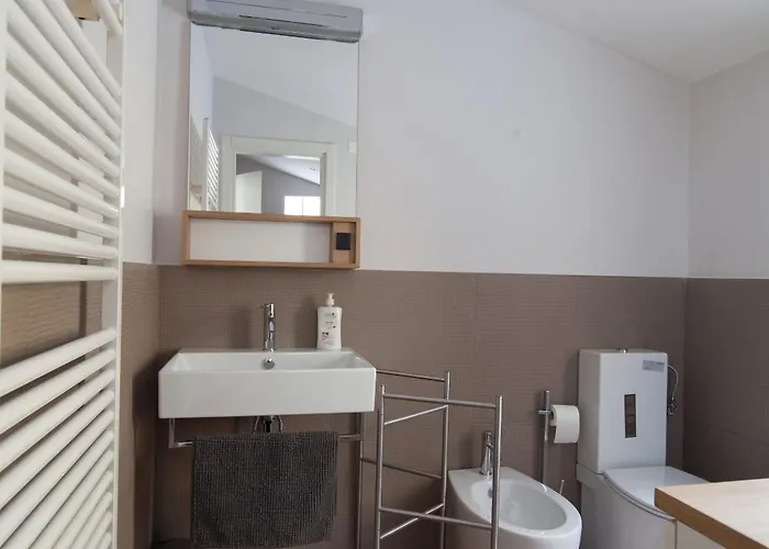 Center Apartment: Modern Rooftop Terrace Near Cinque Terre Station La Spezia