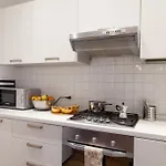 Cv5 - Center - Wide Modern Walking Distance To The Station To Cinque Terre And 5 Mins Walk To The Center - Big Terrace On The Roofs 斯培西亚