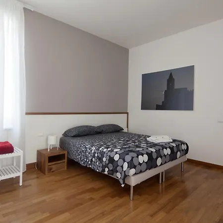 Center Apartment: Modern Rooftop Terrace Near Cinque Terre Station Apartment