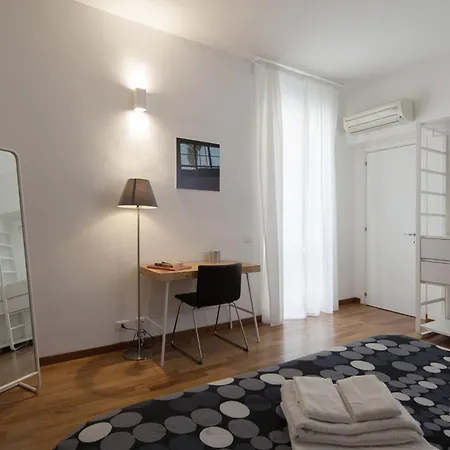 Center Apartment: Modern Rooftop Terrace Near Cinque Terre Station La Spezia