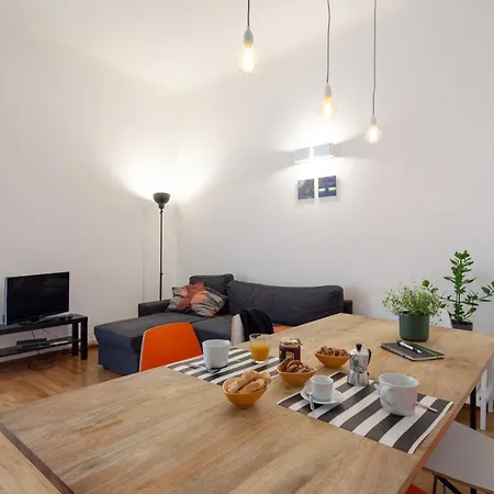 Center Apartment: Modern Rooftop Terrace Near Cinque Terre Station Apartment *