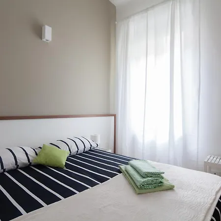 Apartment Center Apartment: Modern Rooftop Terrace Near Cinque Terre Station *
