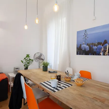 Center Apartment: Modern Rooftop Terrace Near Cinque Terre Station