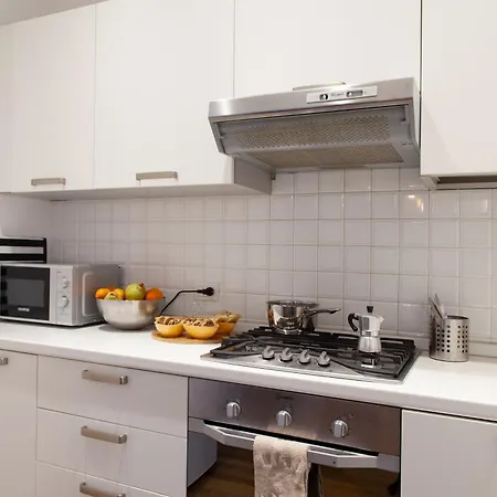 Center Apartment: Modern Rooftop Terrace Near Cinque Terre Station La Spezia
