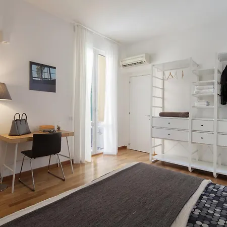 Center Apartment: Modern Rooftop Terrace Near Cinque Terre Station