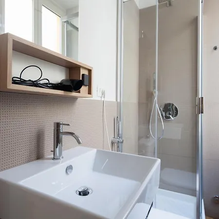 Cv5 - Center - Wide Modern Walking Distance To The Station To Cinque Terre And 5 Mins Walk To The Center - Big Terrace On The Roofs Apartament