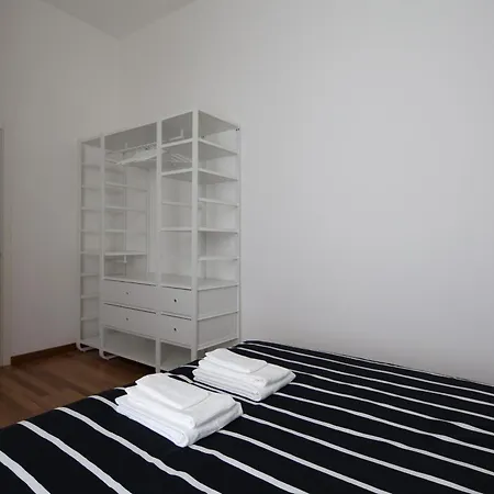 Apartment Center Apartment: Modern Rooftop Terrace Near Cinque Terre Station