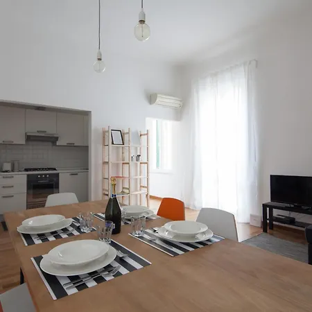 Apartament Cv5 - Center - Wide Modern Walking Distance To The Station To Cinque Terre And 5 Mins Walk To The Center - Big Terrace On The Roofs