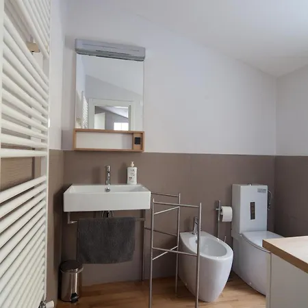 Center Apartment: Modern Rooftop Terrace Near Cinque Terre Station La Spezia